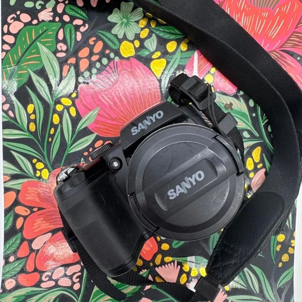 Sanyo VPC-E2100 Digital Camera – Compact Point-and-Shoot Camera